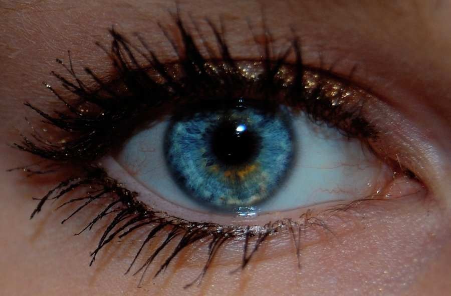Use brown or orange eyeshadow.
|| orange is on the opposite side of the color wheel , which means it will pull the color blue out and make more noticed ||