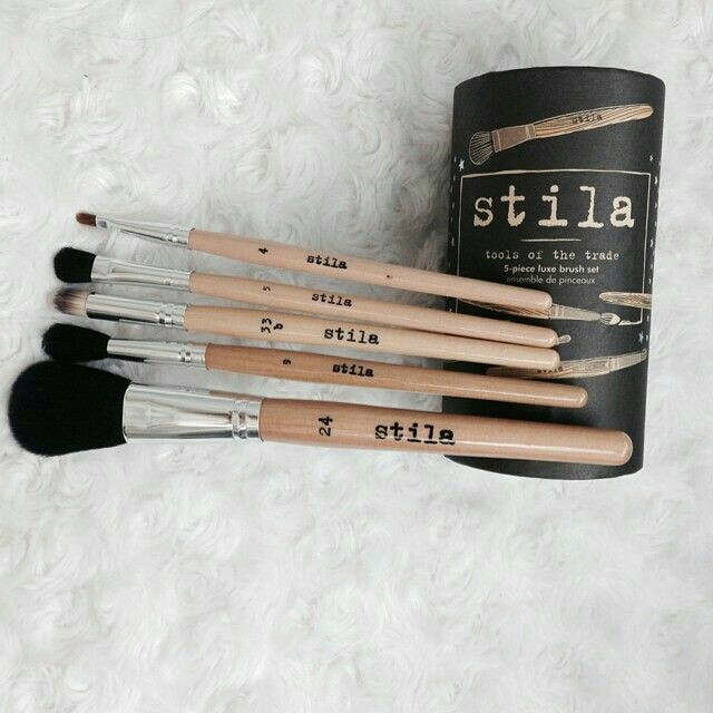 https://www.stilacosmetics.com/categories/brushes-applicators