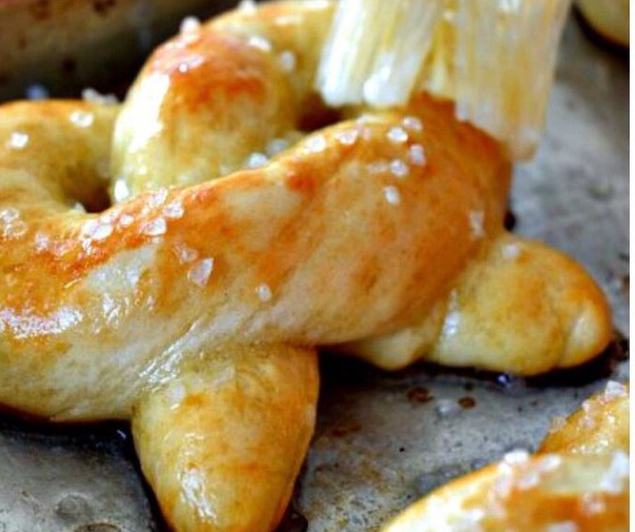 Hot Buttered Fluffy Pretzels 😋