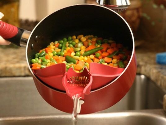 --> Clip-On Pouring Spout
-> Clip this neat silicone kitchen tool onto a pot, pan or serving bowl to drain the liquid while still holding the contents
-> Perfect for draining the fat out of your ground beef or water out of your cooked veggies