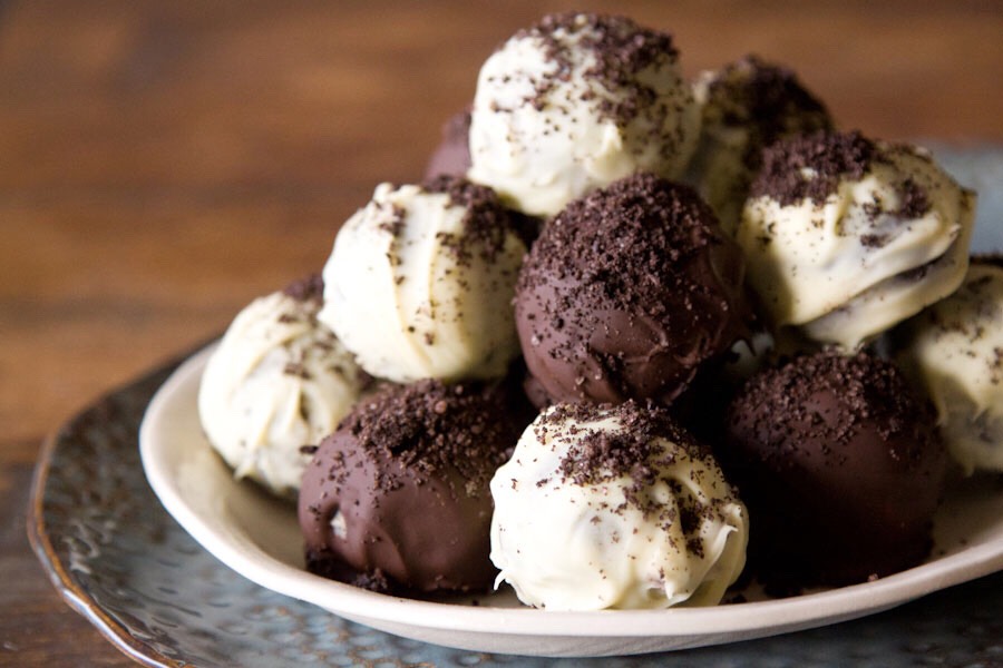 AND VOILÀ!! TAKE THEM OUT OF THE FRIDGE AND YOUR OREO TRUFFLES ARE READY FOR YOU TO ENJOY!!😍😍