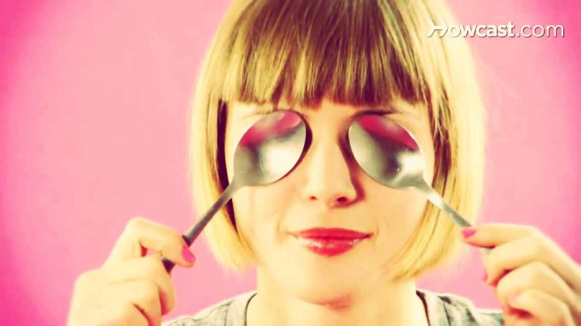 Step Two: Place the spoon(s) under your eyes over your dark circles for about five minutes.
