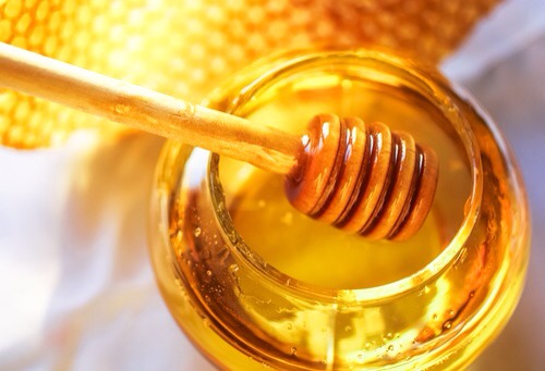 9. Honey
After washing your hair massage a bit of honey onto your scalp and leave it for a while. Honey will give a good nutrition to your hair. After that wash your hair. Do not forget to condition. This all natural treatment will make your hair soft and shine. You will look wonderful.