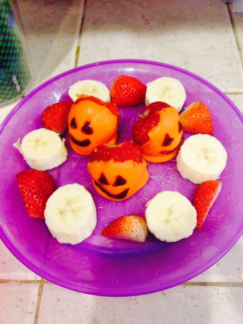 U need bananas strawberries orange chocolate and black frosting 