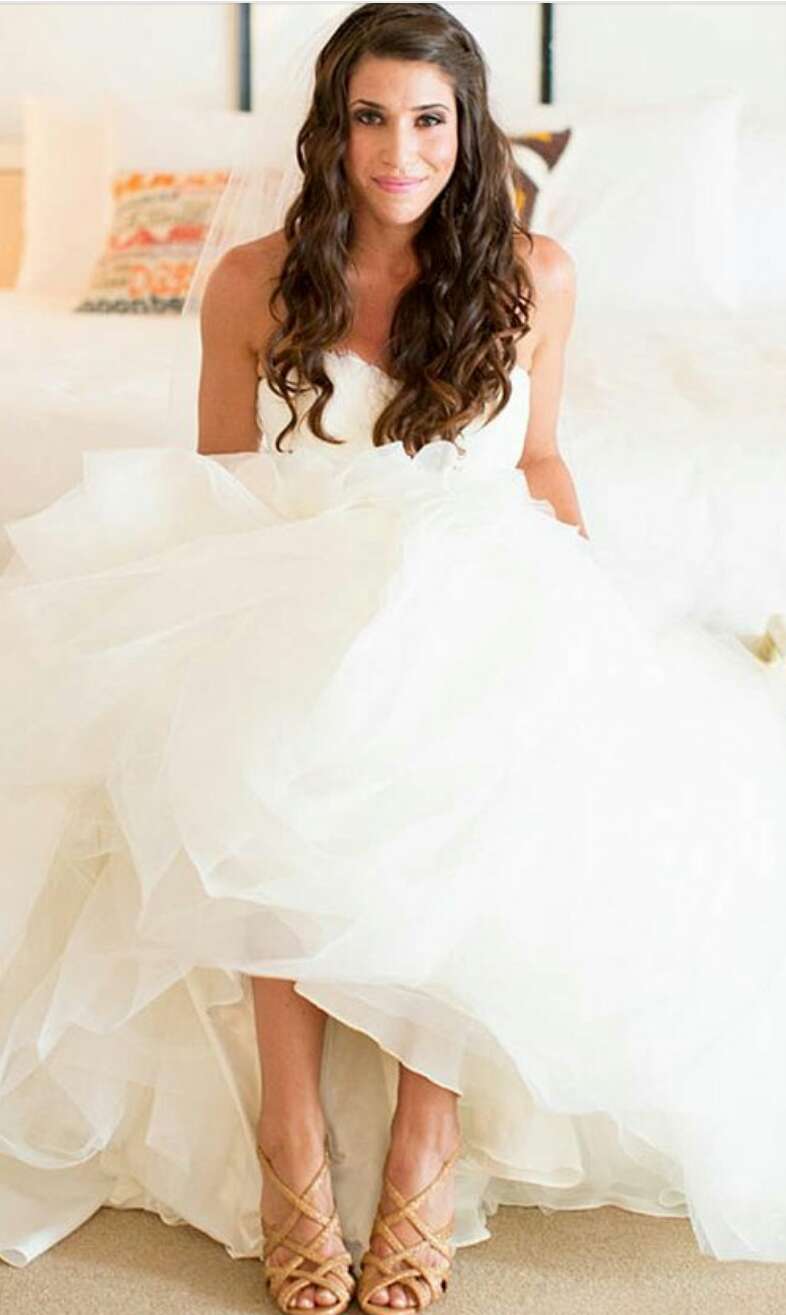Pictures You Will Regret NOT taking Of Your Wedding Dress! 
