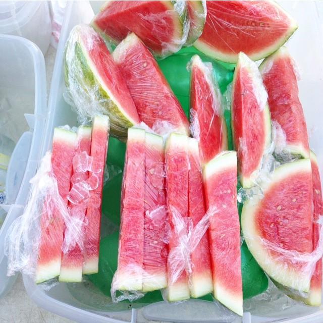 The best thing you could start doing for your skin is eating skin-loving foods! Make yours happy by eating things like fruit (strawberries, blueberries and tomatoes), almonds, mint leaves (infuse them into drinks!), avocados, fish, eggs, and especially green tea. All of these are amazing to use!