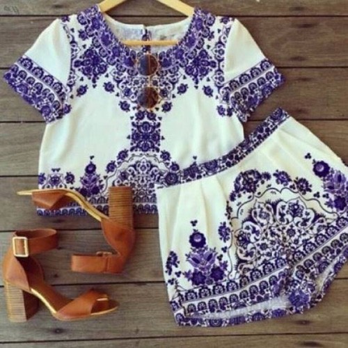 •How To Style A Crop Top•