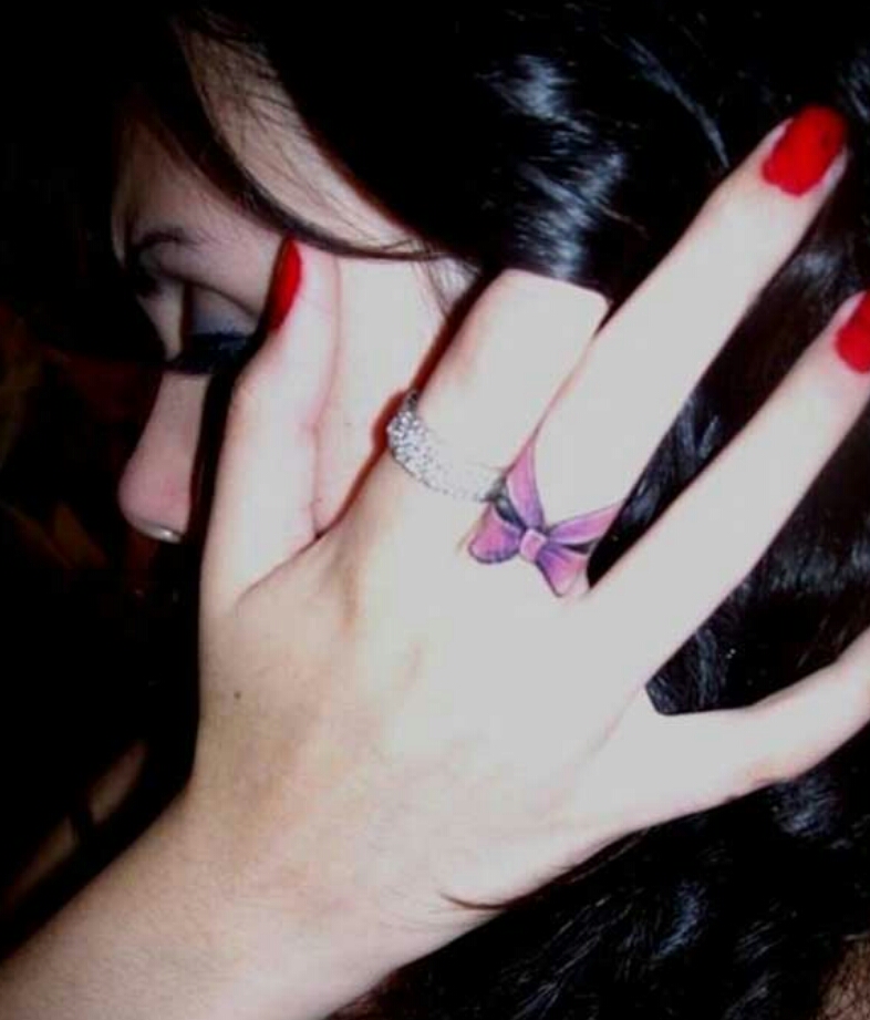   Beautiful Dainty Finger Tattoos For Women!