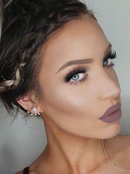 Beautiful Makeup And Lip Color 😍