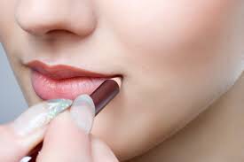 Apply lip liner👄