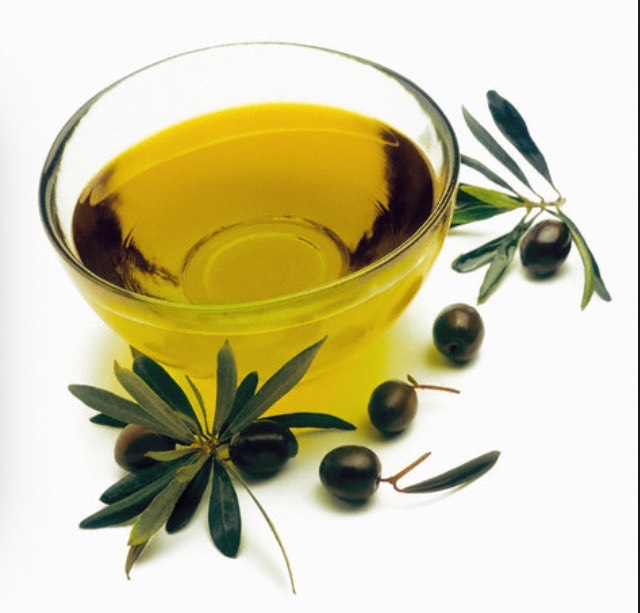 2nd ingredient: olive oil! Again, olive oil is great for those split ends and  heat damaged and porous locks. For 2 weeks worth of mask I usually add half a cup of olive oil. But the quantity is not important. As long as all the ingredients are in there you can play around with quantity. 