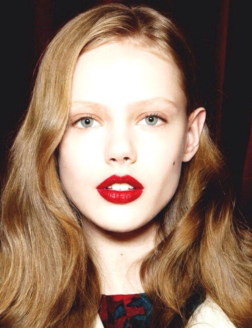 5. AVOID NEUTRAL EYE SHADOW: Pale skin doesn’t do well with neutral eye shadows. Creams and beige will wipe out your complexion instead of giving you dimension. Avoid them at all cost.