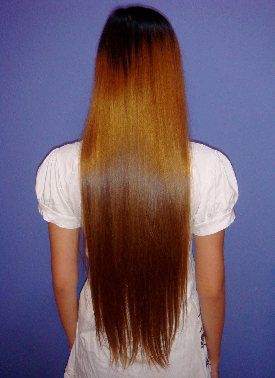 For soft, silky, shiny hair, mix 2 teaspoons of coconut oil, 1 teaspoon of smashed avocado, 1 teaspoon of honey and 1 teaspoon of olive oil in a bowl, apply to hair , leave it in for 30 minutes and wash out with cold water. Repeat once a week.