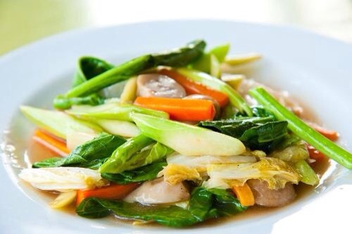 5. Stir-fry
make a delicious dish of rice and various veggies, and add some low sodium sauce with grilled chicken. It’s a winsome way to try new veggies, especially if you have kids. Try to add some onion and garlic to your stir fry, and, if you want, branch out from zucchini and broccoli a bit.