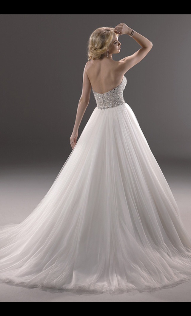 Beautiful Wedding Dresses UNDER $500! π #tipit