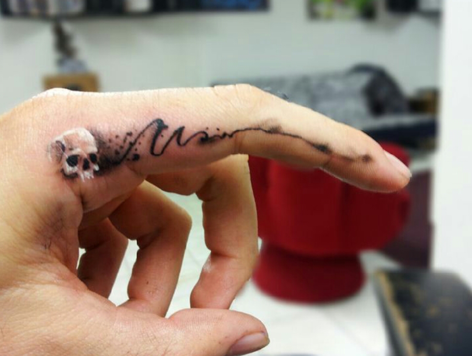   Beautiful Dainty Finger Tattoos For Women!
