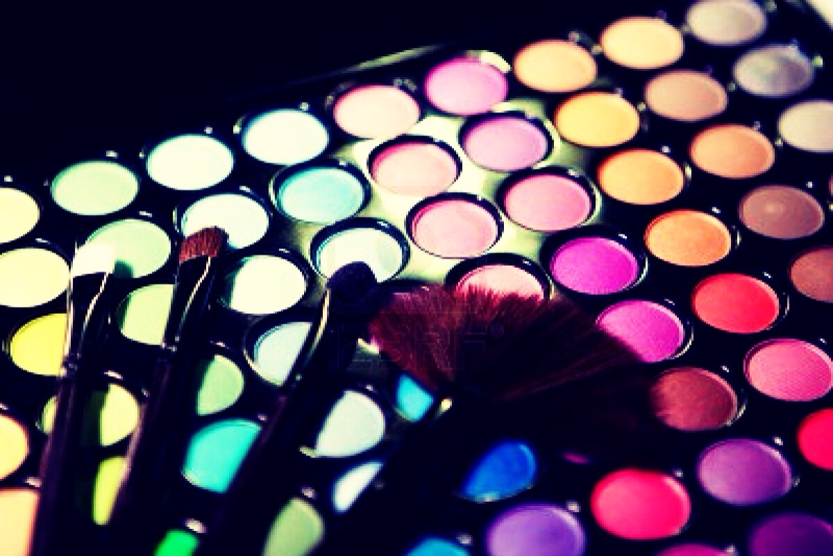 Turn any eyeshadow into a liquid liner by mixing with a small amount of water and applying with an eyeliner brush 