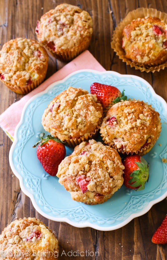 Strawberry Cheesecake Muffins! ❤️🍓