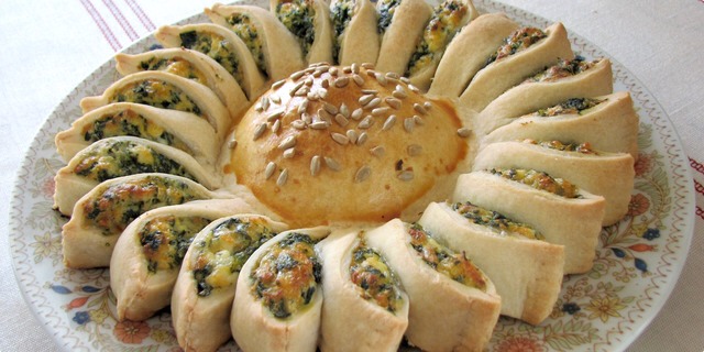 Yum! I can't wait to entertain my guests with this amazing sunny spinach pie. It'll be sure to brighten everyone's day.

