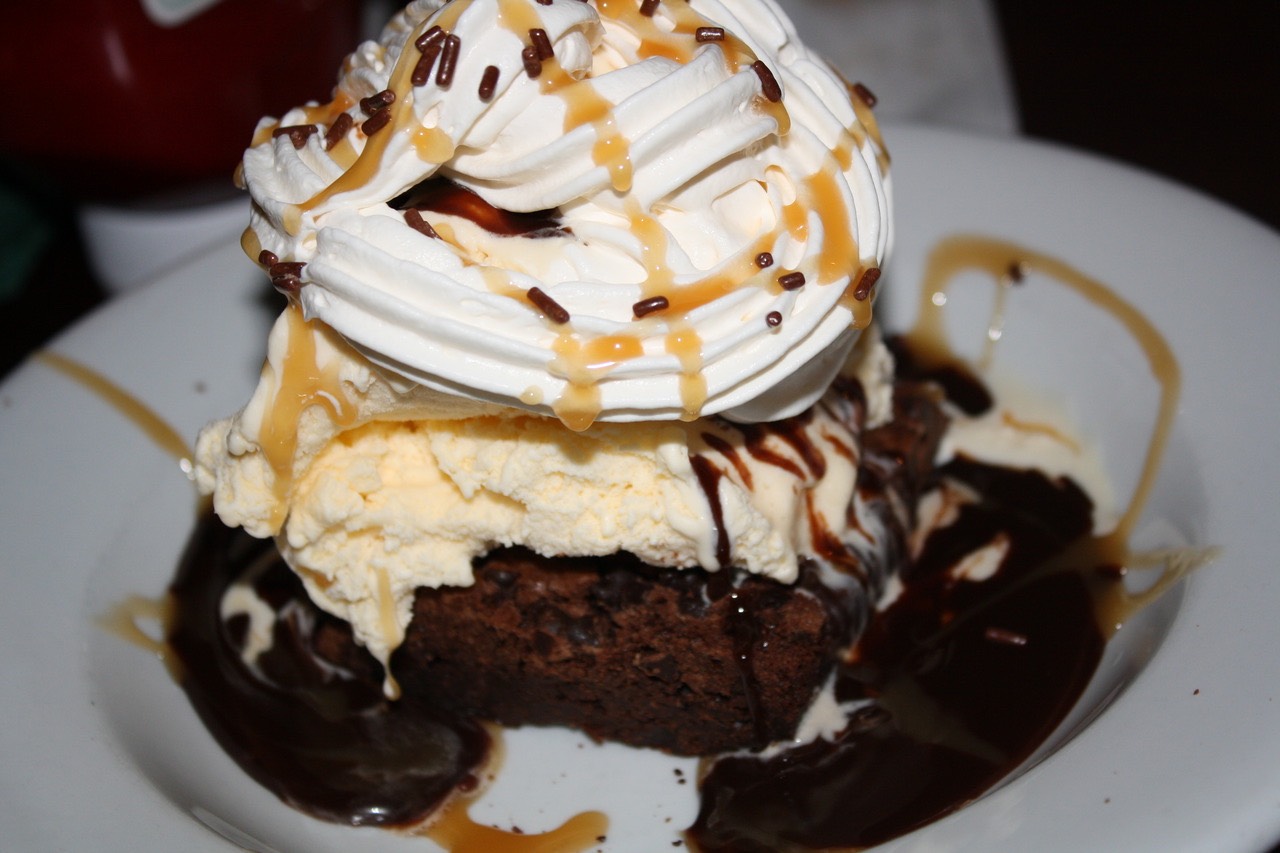 Hot fudge sundae cake 