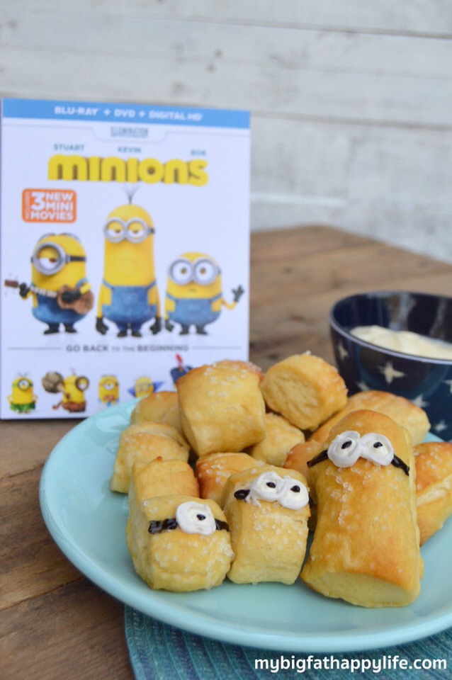 💛Minions Homemade Pretzels With Sweet Cream Cheese Dipping Sauce!💛