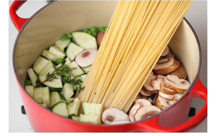 One Pot Zucchini Mushroom Pasta!!