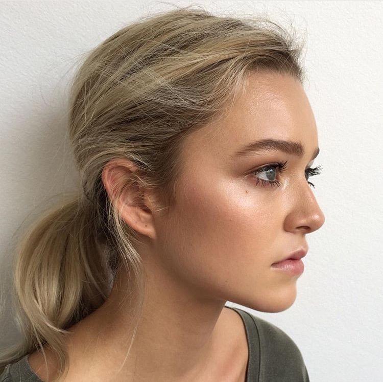 3. ILLUMINATE THE AREAS YOU WANT TO STAND OUT:
Apply luminizer over the following areas for a lit-from-within radiance that highlights your best features. ➡️