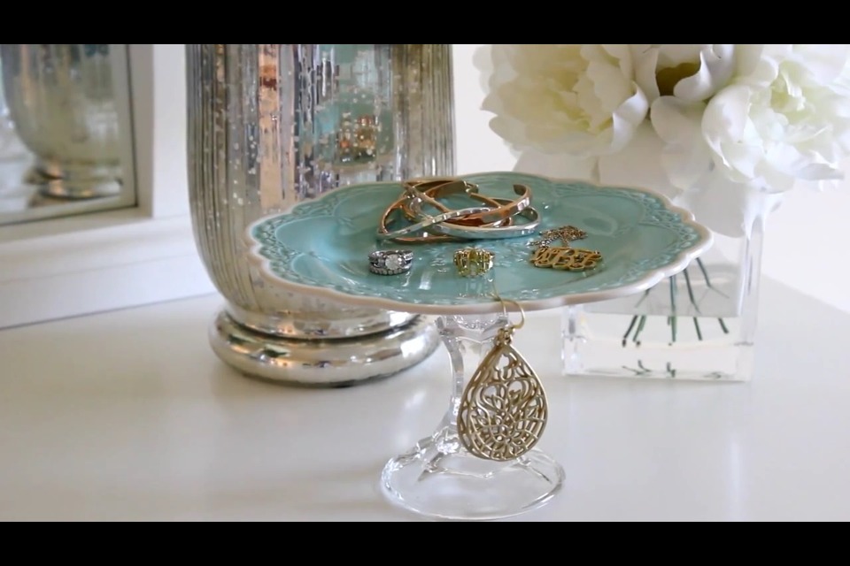 "DIY Cute & Cheap Makeup and Jewelry Organizer"