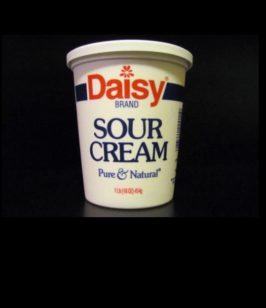 Put half of sour daisy cream on blender.