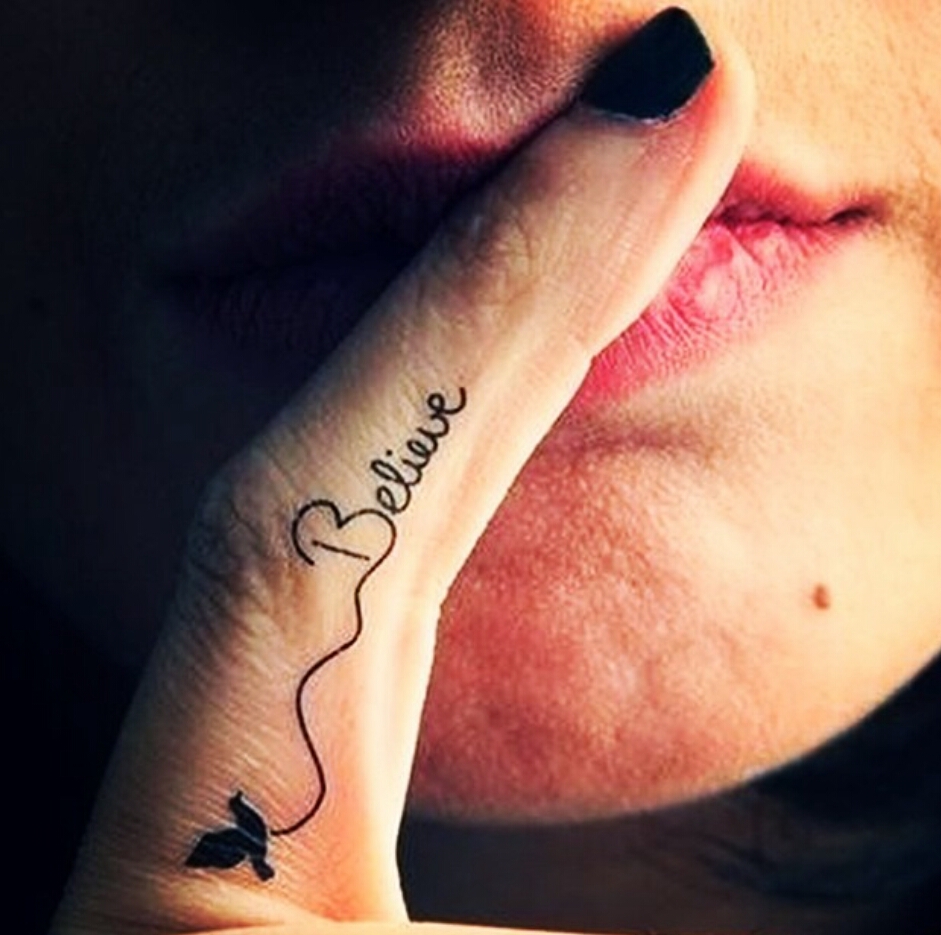   Beautiful Dainty Finger Tattoos For Women!