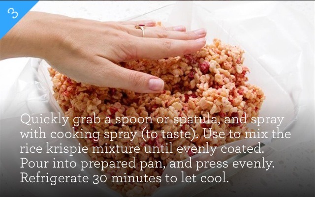 Strawberries & Cream Rice Krispie Treats. 🍓YUMMY!! 🍓