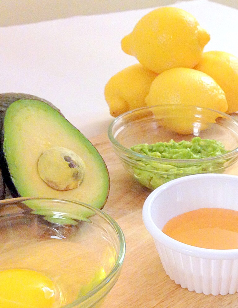 What you'll need:
-Half of a ripe avocado
-A little honey (about a tsp)
-A teaspoon of yogurt or milk
