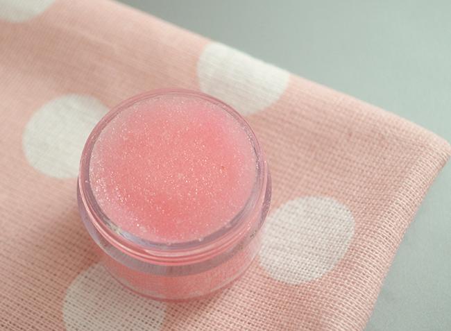DIY Lip Scrub For Kissable Lips!