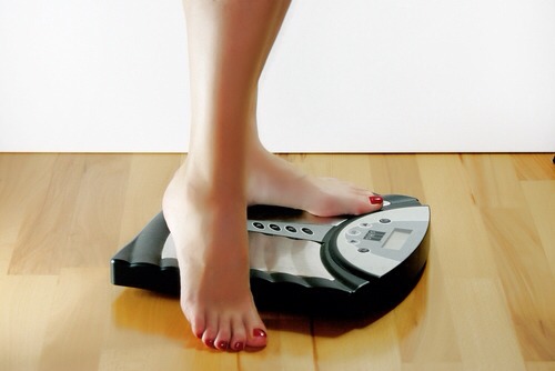 1. IF YOU WANT TO SHED SOME POUNDS…
Drink your morning cup minus the creamer, and sugar, and opt instead for low fat milk or drink it black to avoid excess calories. Coffee, particularly darker roasts, contains caffeine, which encourages the metabolism, and in turn promotes weight loss.
