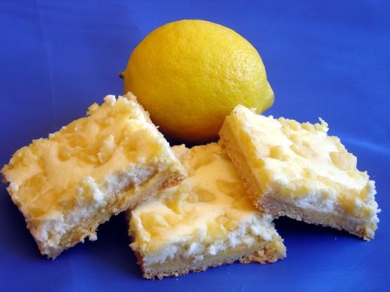 Ingredients 


1 (18 ounce) box yellow cake mix (with pudding in the mix)
2 large eggs
1⁄3 cup vegetable oil
8 ounces cream cheese, softened
1⁄3 cup sugar
1 teaspoon fresh lemon juice
