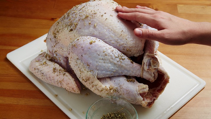 2. Mix the herbs together and rub into the skin.