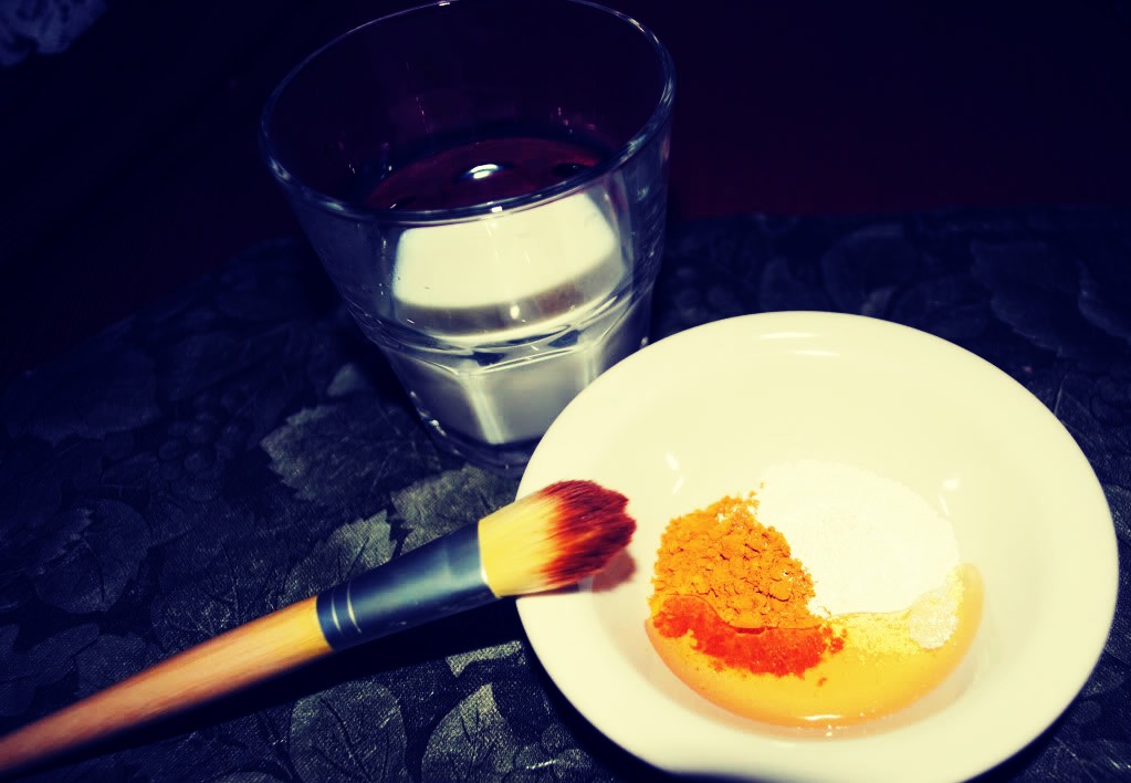 Ingredients.
Turmeric
Water or Milk or Plain yoghurt
Honey