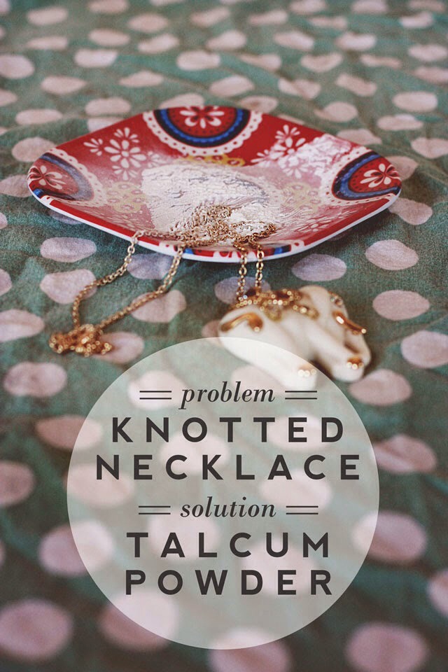 2. Untangle Necklaces Pesky little knots don't stand a chance when you have baby powder! Just dump some on your necklaces to help loosen the chains, and make detangling SO much easier.
