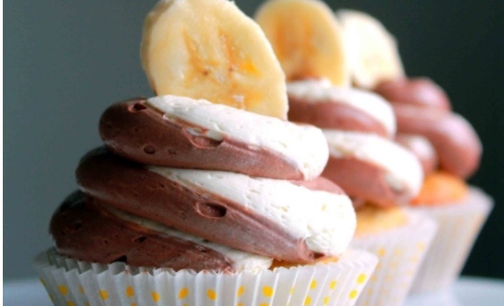 Banana cupcakes with nutella&vanilla swirl buttercream