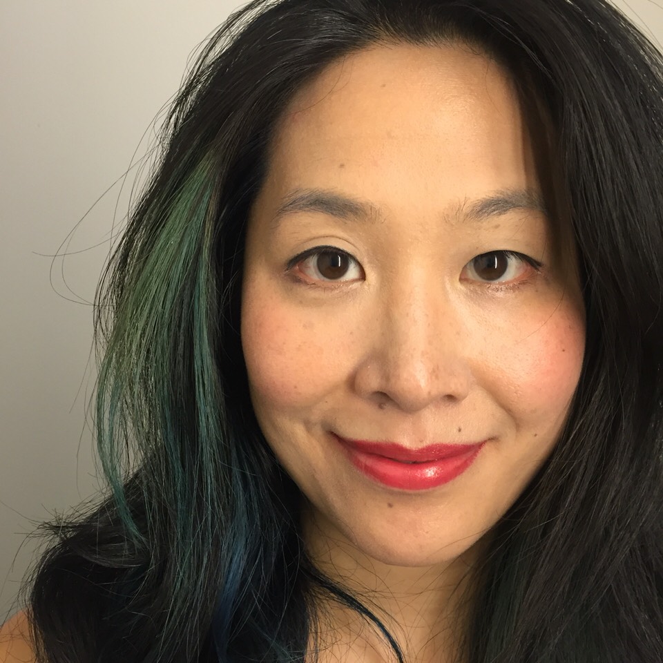 Get That Matte-But-Moist, Even Toned Skin Finish In 3 Minutes.