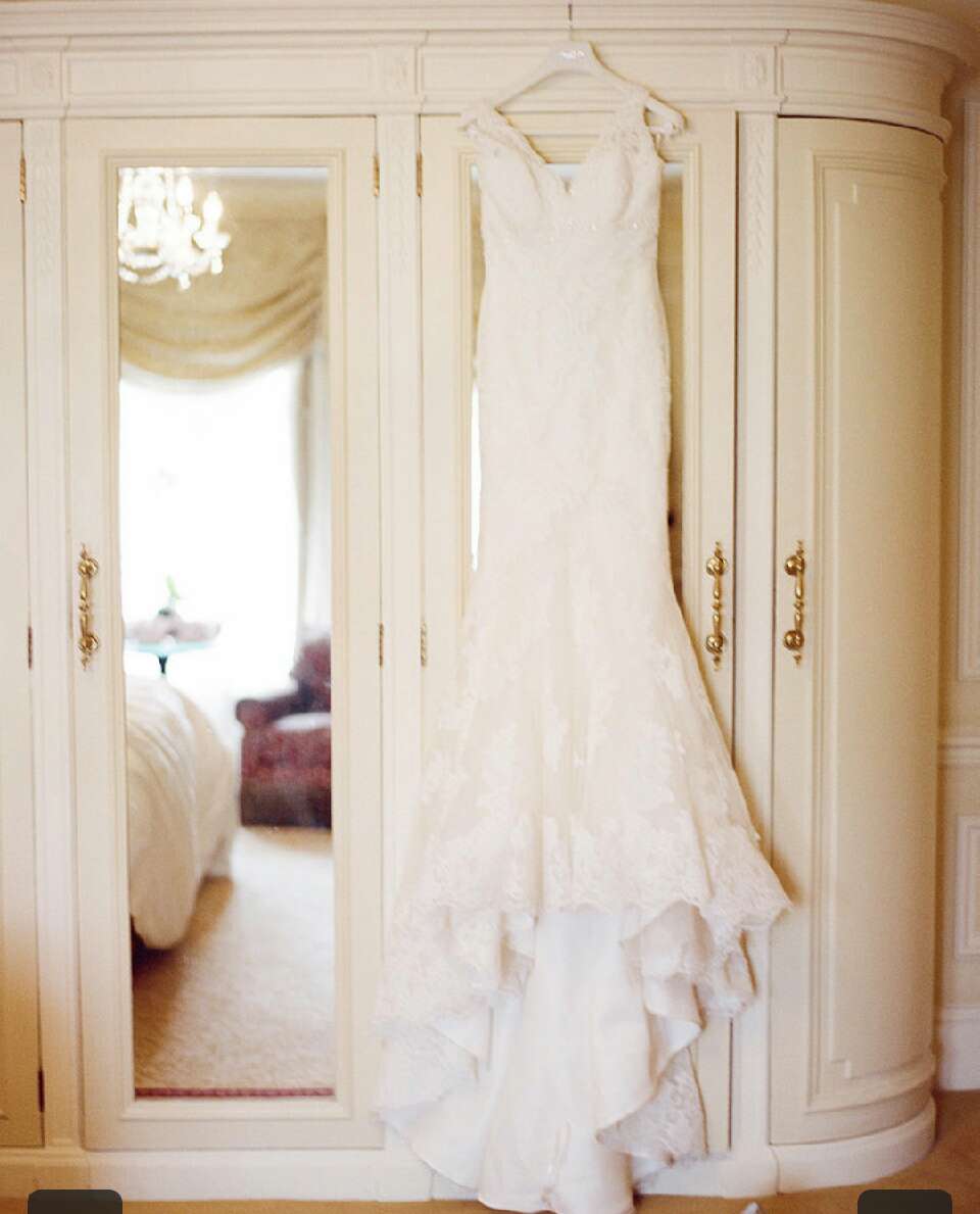 Pictures You Will Regret NOT taking Of Your Wedding Dress! 