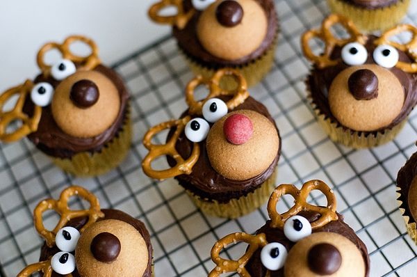 1. Bake cupcakes of your choosing. I took the easy way out on these and made chocolate cupcakes from a box mix.1. Bake cupcakes of your choosing. I took the easy way out on these and made chocolate cupcakes from a box mix.