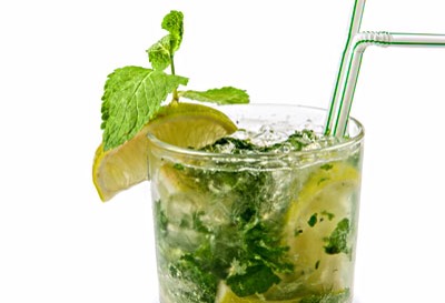6 Drinks That Shrink Your Belly