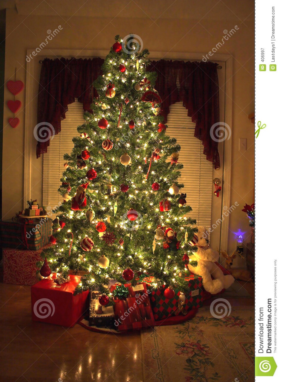❄️decorate a Christmas tree with your family 🎄