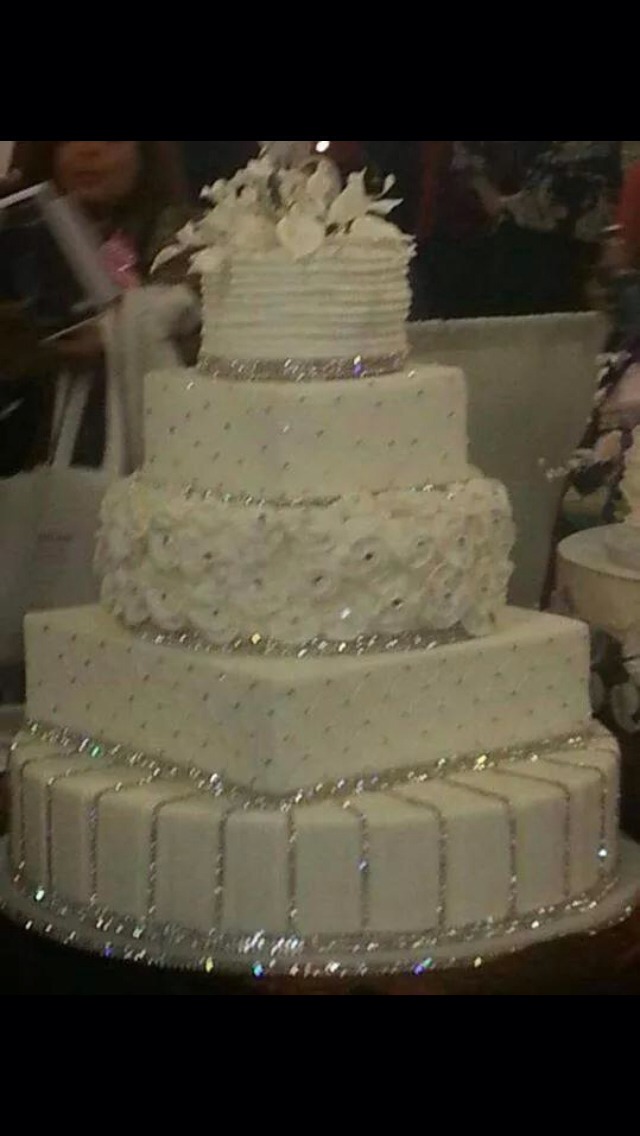 Bling Wedding Cakes ! 