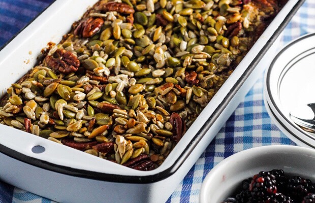 2. Baked Blackberry Oatmeal
The Skinny: 237 calories, 12.4 g fat, 25.5 g carbs, 10.7 g sugar, 4.7 g fiber and 8.6 g protein per ¾-cup serving