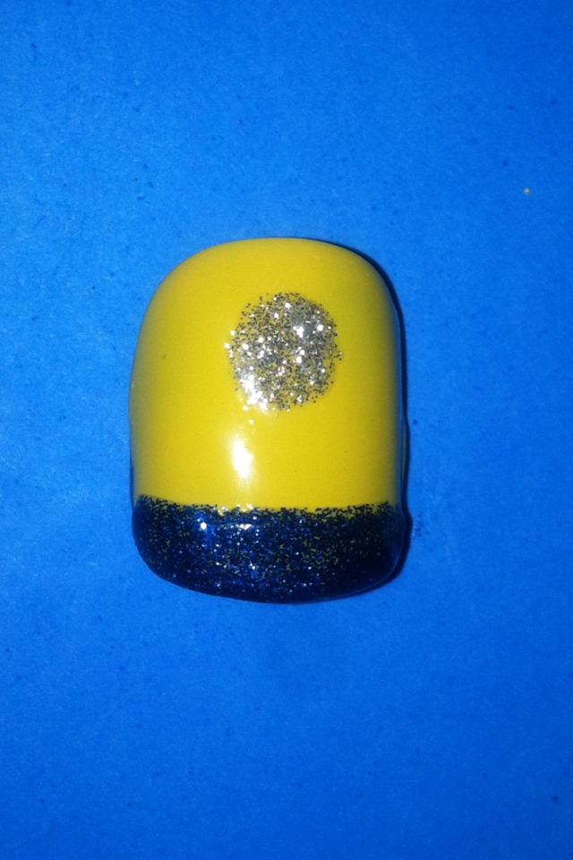- Use a sparkly silver or plain silver and make a circle where your eye(s) will be