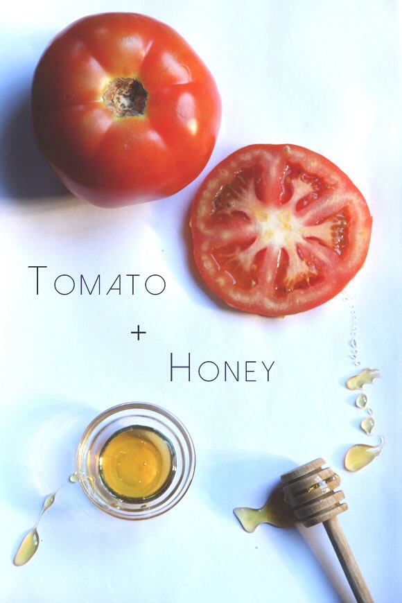 2. Blend honey and tomato together to make a thick paste. Apply this mix on your skin for 15 minutes. Wash off and see how your skin gets resplendent glow within minutes.