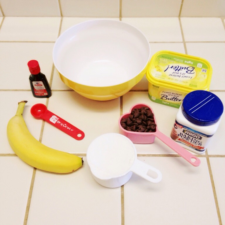 What you need:
1 banana
1 tsp vanilla
1 tsp baking powder
1/2 cup mini chocolate chips
1 cup flour
1/3 cup butter