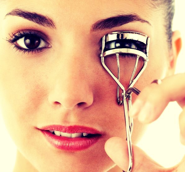 Next, curl your eyelashes 